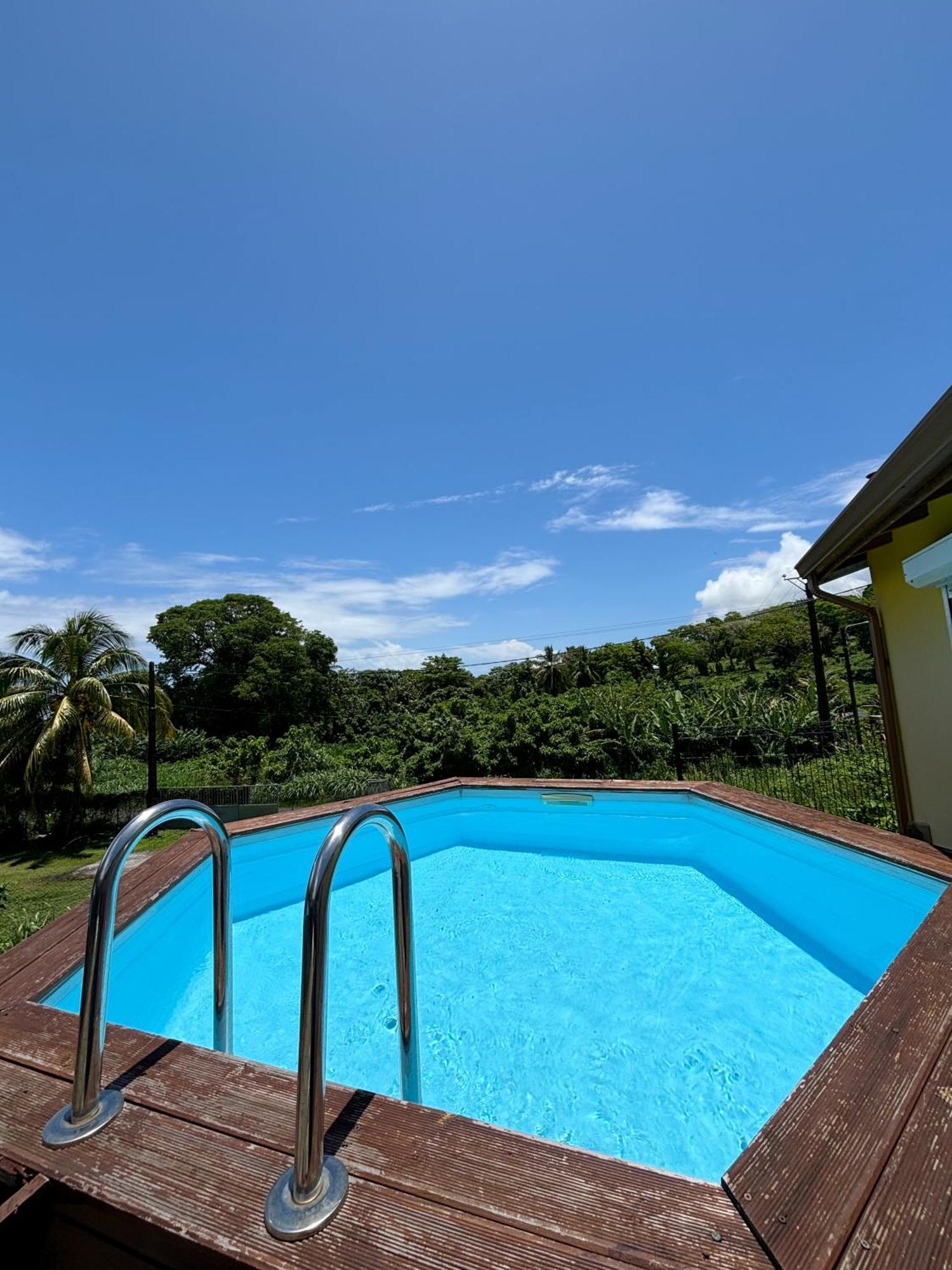 Bung'Hello Village, Piscine Et Parking Gratuit Trois-Rivieres Ngoại thất bức ảnh